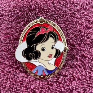 Disney Princess Snow White - Gold Framed Portrait Pin